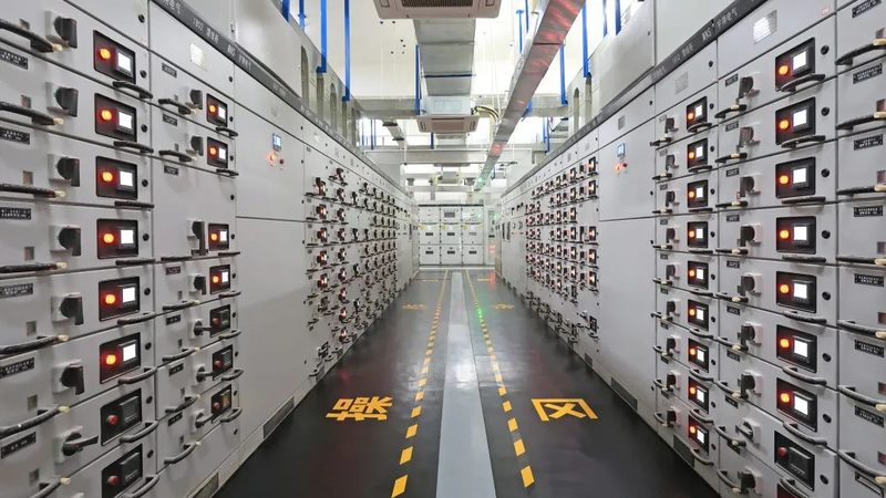工业直流电机与步进电机：性能对比与选型解析